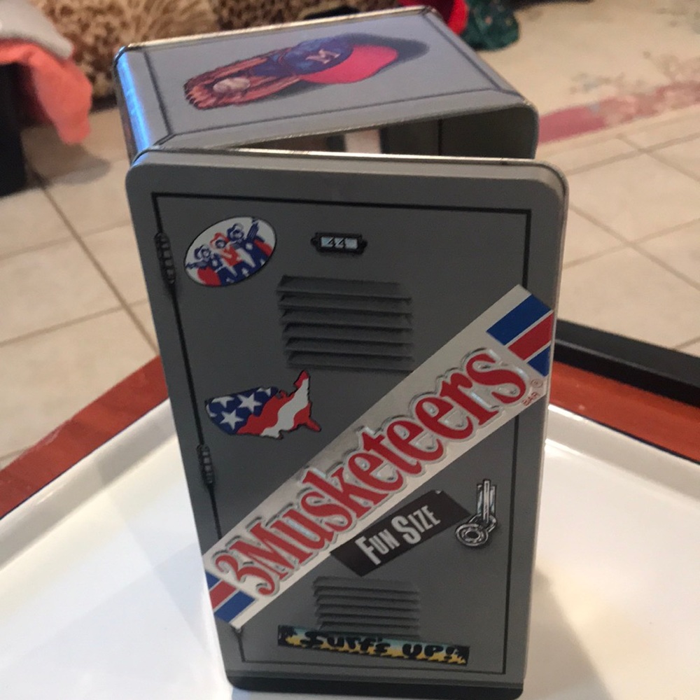3 Musketeers Locker Tin 1990